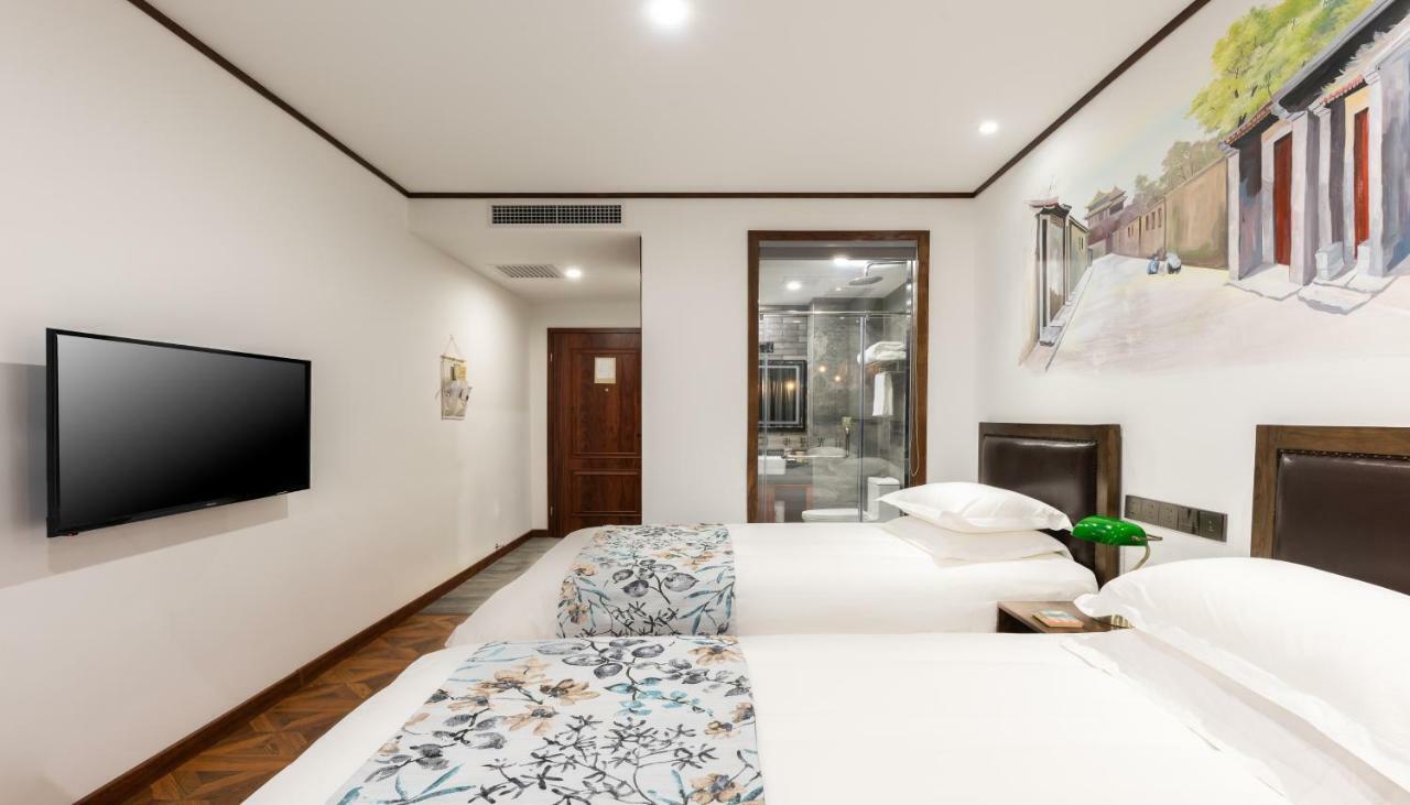 בייג'ינג Nostalgia Hotel Near Prince Gong'S Mansion- Beihai Park, Tian'Anmen Square, Nanluoguxiang Hutong, Huguosi Hutong Snack Street, 5 Minutes Walk Away From Ping'Anli Subway Station, Free Ice Cream And Laundry Service,English Communication Well מראה חיצוני תמונה