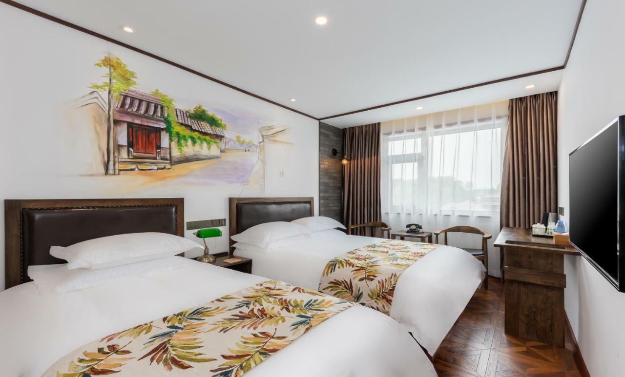 בייג'ינג Nostalgia Hotel Near Prince Gong'S Mansion- Beihai Park, Tian'Anmen Square, Nanluoguxiang Hutong, Huguosi Hutong Snack Street, 5 Minutes Walk Away From Ping'Anli Subway Station, Free Ice Cream And Laundry Service,English Communication Well מראה חיצוני תמונה