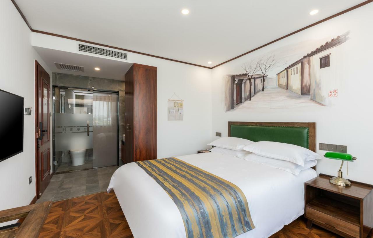 בייג'ינג Nostalgia Hotel Near Prince Gong'S Mansion- Beihai Park, Tian'Anmen Square, Nanluoguxiang Hutong, Huguosi Hutong Snack Street, 5 Minutes Walk Away From Ping'Anli Subway Station, Free Ice Cream And Laundry Service,English Communication Well מראה חיצוני תמונה