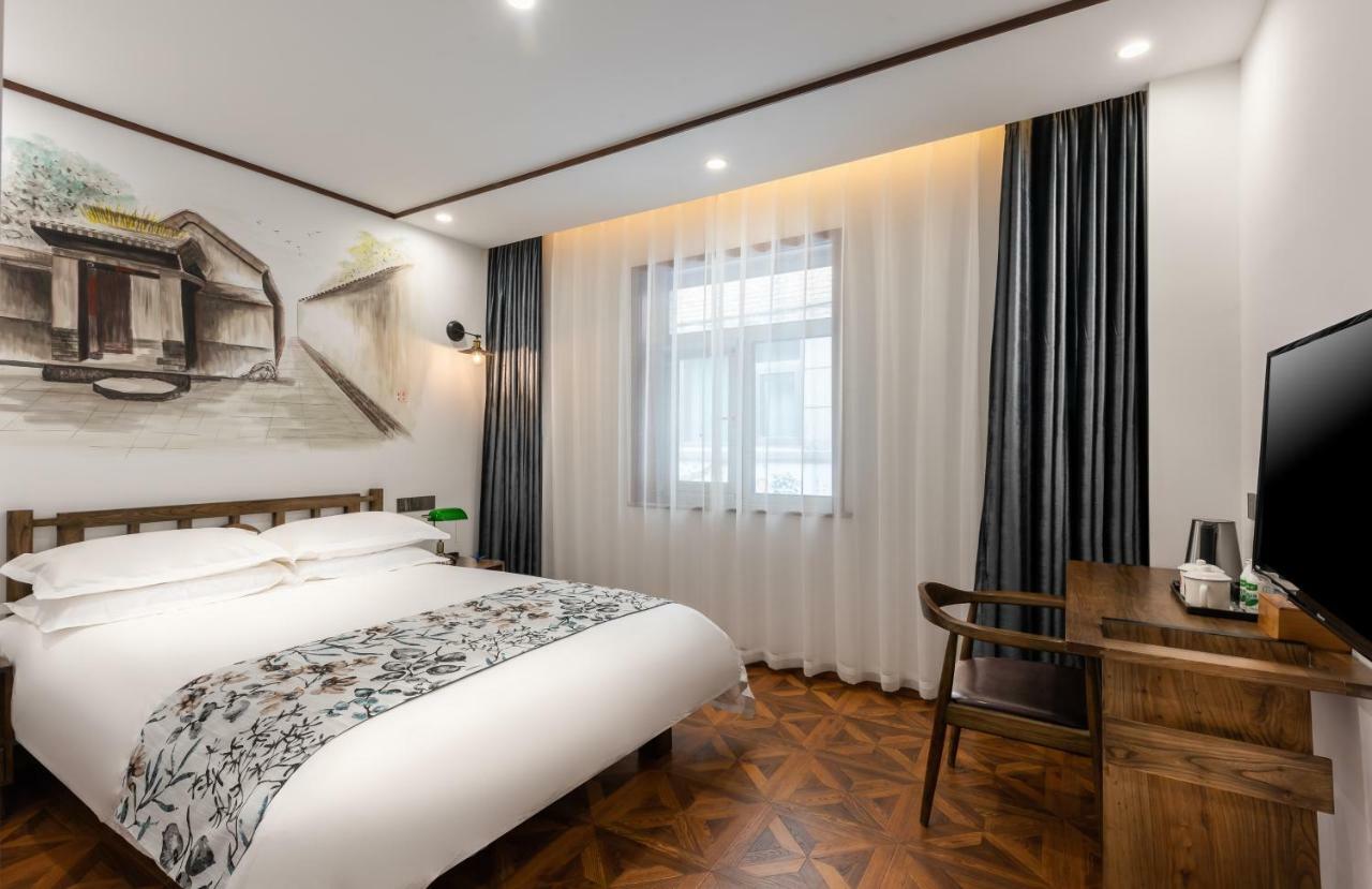 בייג'ינג Nostalgia Hotel Near Prince Gong'S Mansion- Beihai Park, Tian'Anmen Square, Nanluoguxiang Hutong, Huguosi Hutong Snack Street, 5 Minutes Walk Away From Ping'Anli Subway Station, Free Ice Cream And Laundry Service,English Communication Well מראה חיצוני תמונה