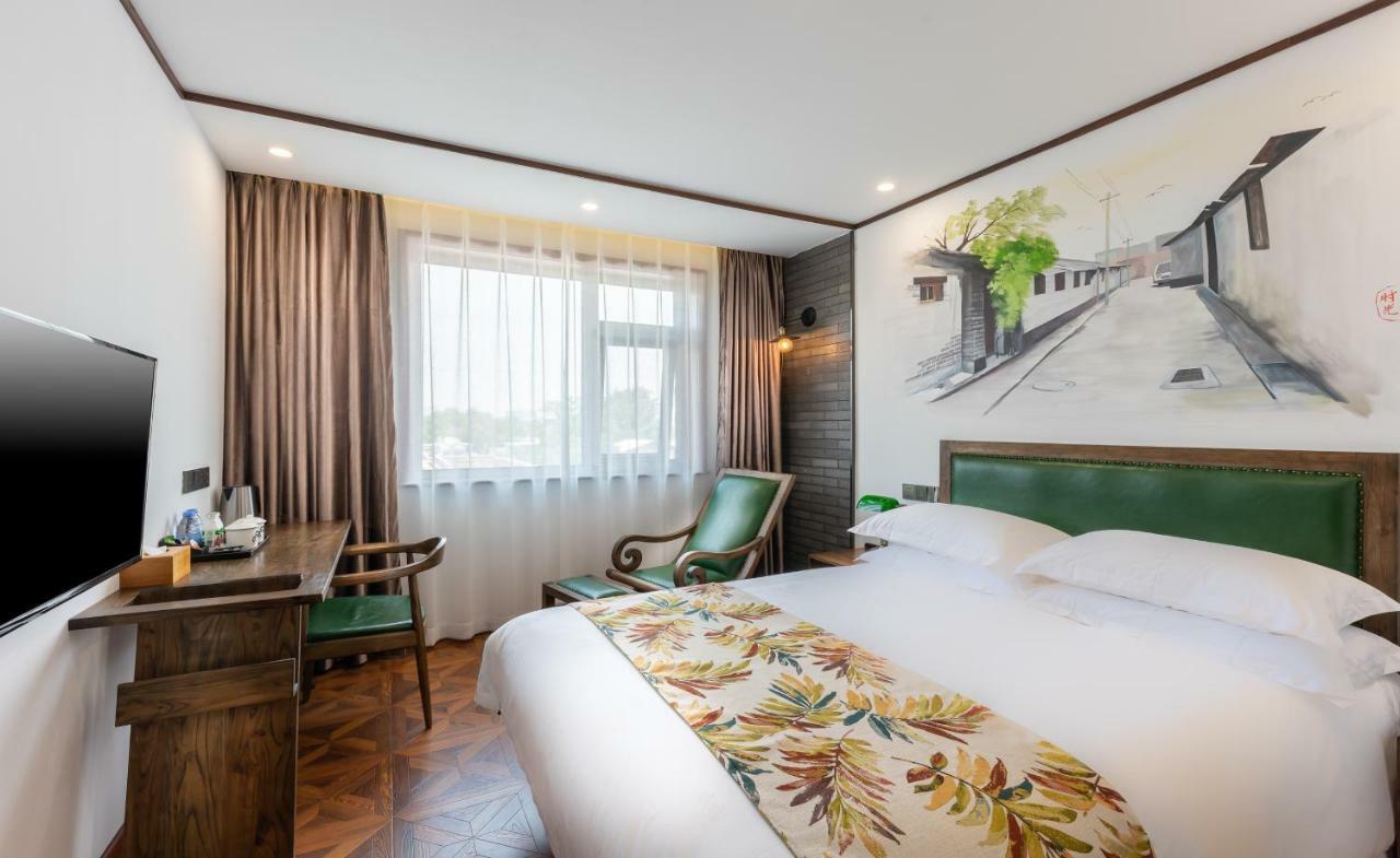 בייג'ינג Nostalgia Hotel Near Prince Gong'S Mansion- Beihai Park, Tian'Anmen Square, Nanluoguxiang Hutong, Huguosi Hutong Snack Street, 5 Minutes Walk Away From Ping'Anli Subway Station, Free Ice Cream And Laundry Service,English Communication Well מראה חיצוני תמונה