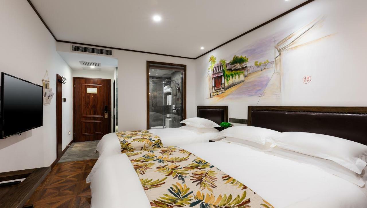 בייג'ינג Nostalgia Hotel Near Prince Gong'S Mansion- Beihai Park, Tian'Anmen Square, Nanluoguxiang Hutong, Huguosi Hutong Snack Street, 5 Minutes Walk Away From Ping'Anli Subway Station, Free Ice Cream And Laundry Service,English Communication Well מראה חיצוני תמונה